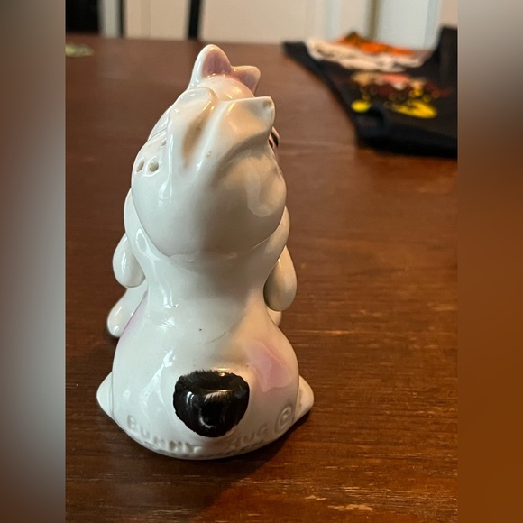 Vintage Hugging Bunnies Salt and Pepper Set - Picture 3 of 4